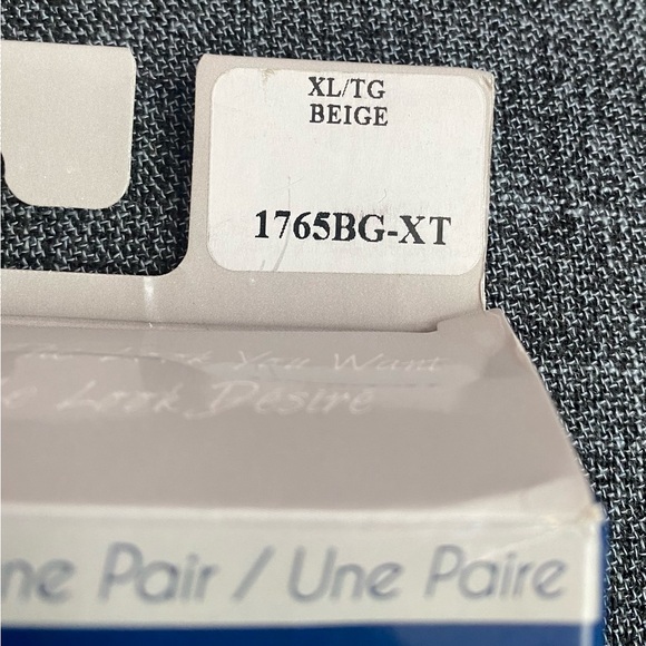 NEW TRUFORM LADIES SHEER PANTYHOSE - Beige - Picture 4 of 4